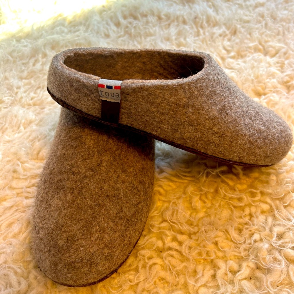 Tova Norwegian wool slippers size 7.